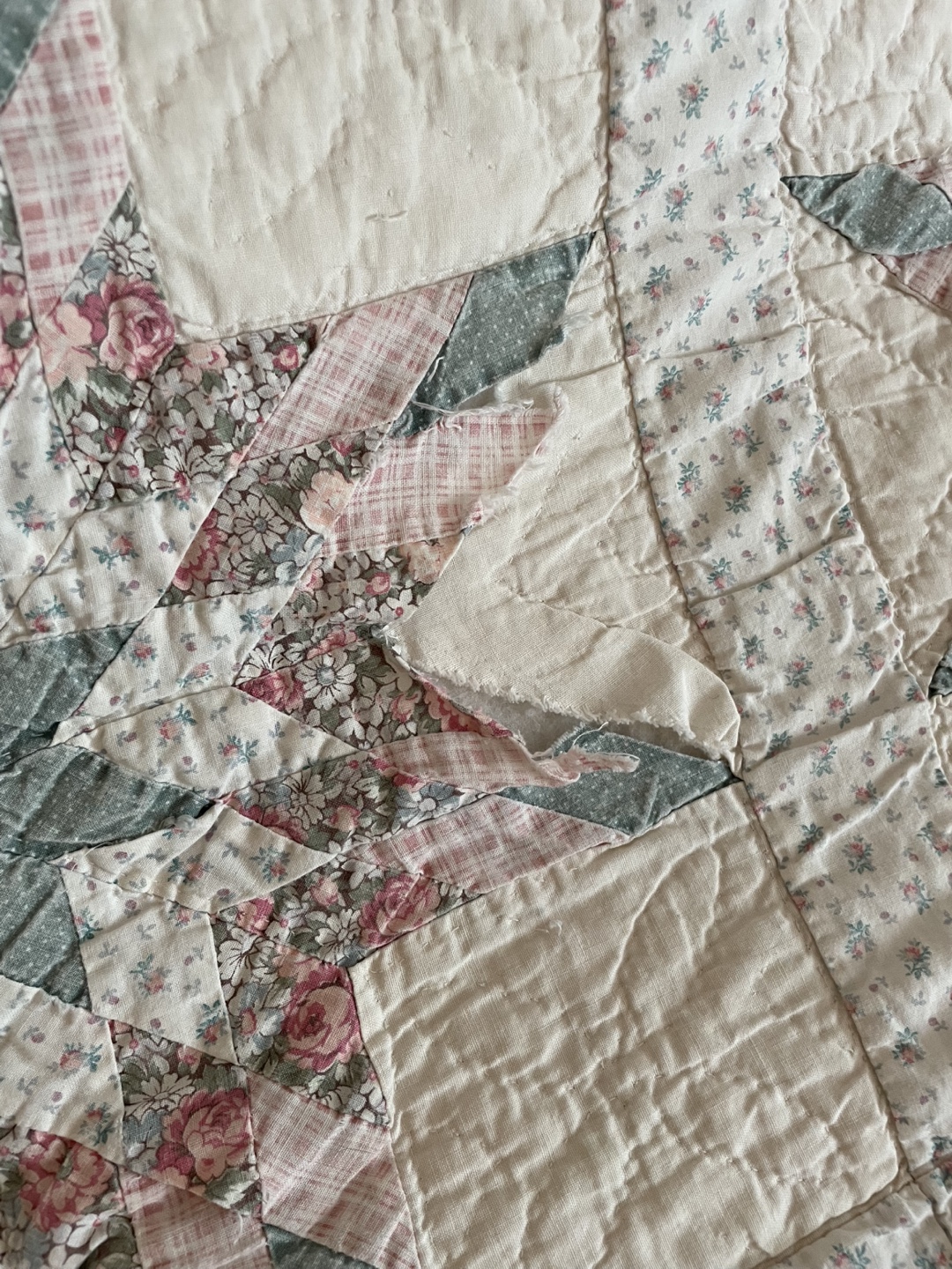 Very Vintage Floral Star Quilt - photo 4