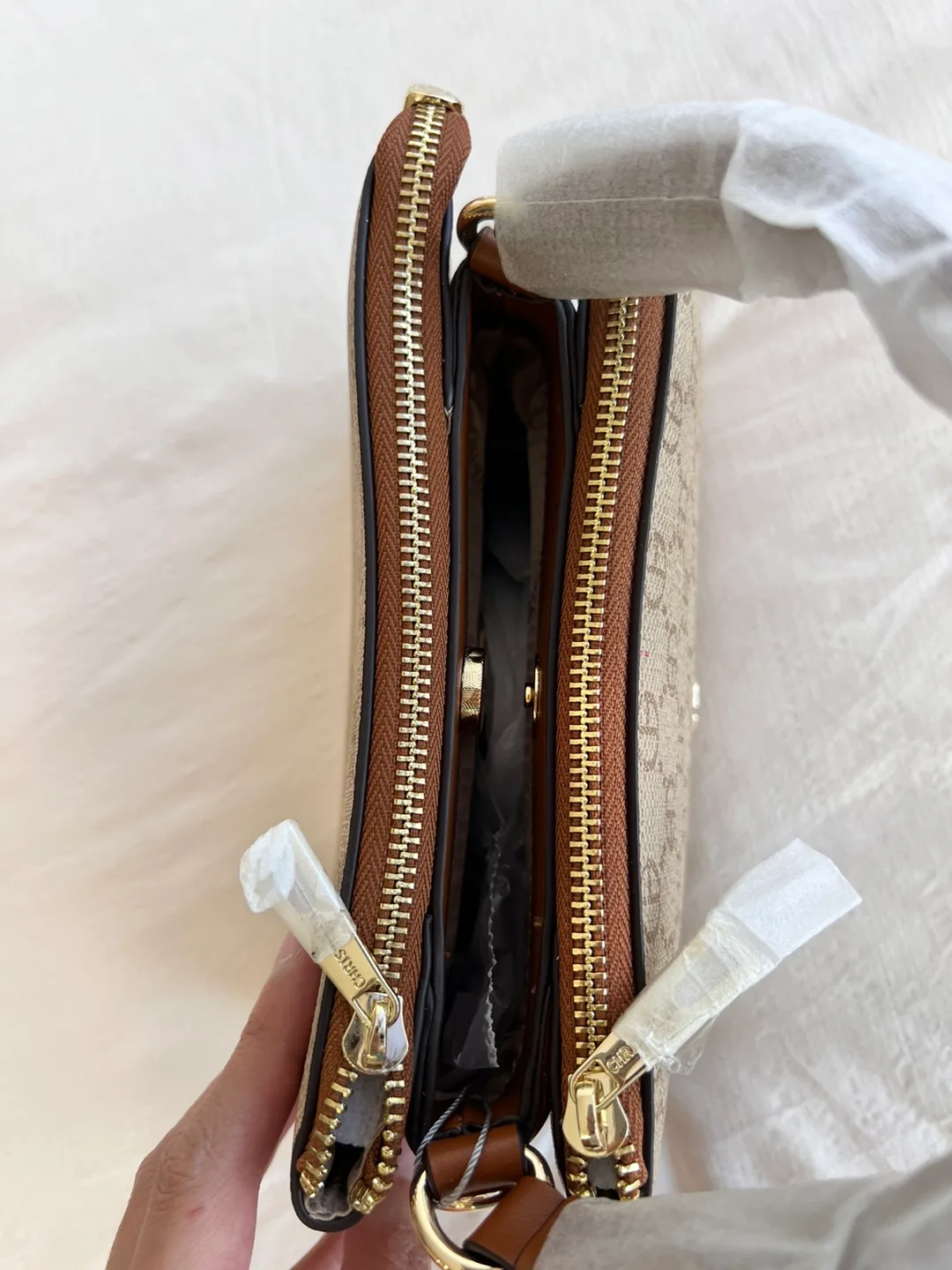 《Brand New》Aopiya Leather Handbag image indicator(3)