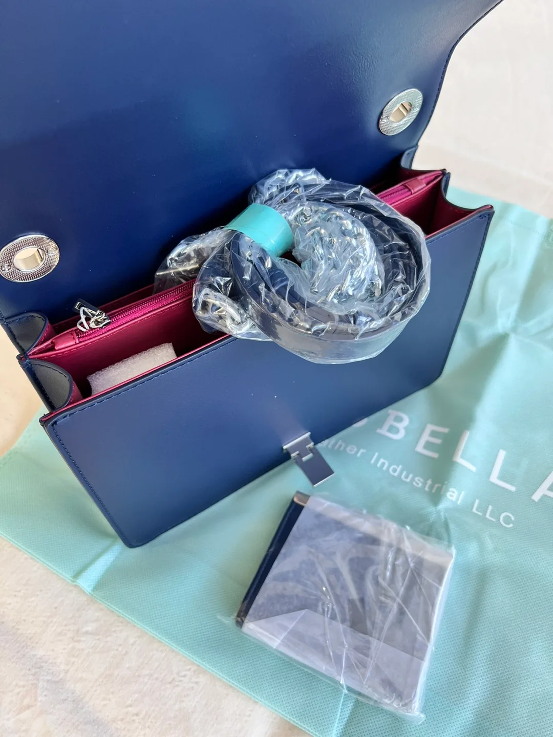 《Brand New》Navy Blue Crossbody Bag image indicator(2)