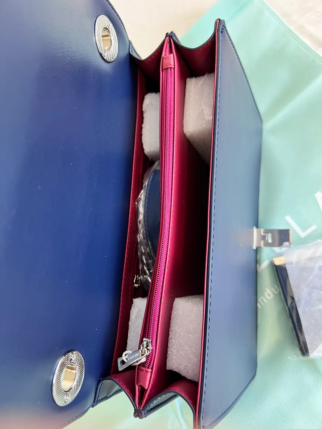 《Brand New》Navy Blue Crossbody Bag image indicator(4)