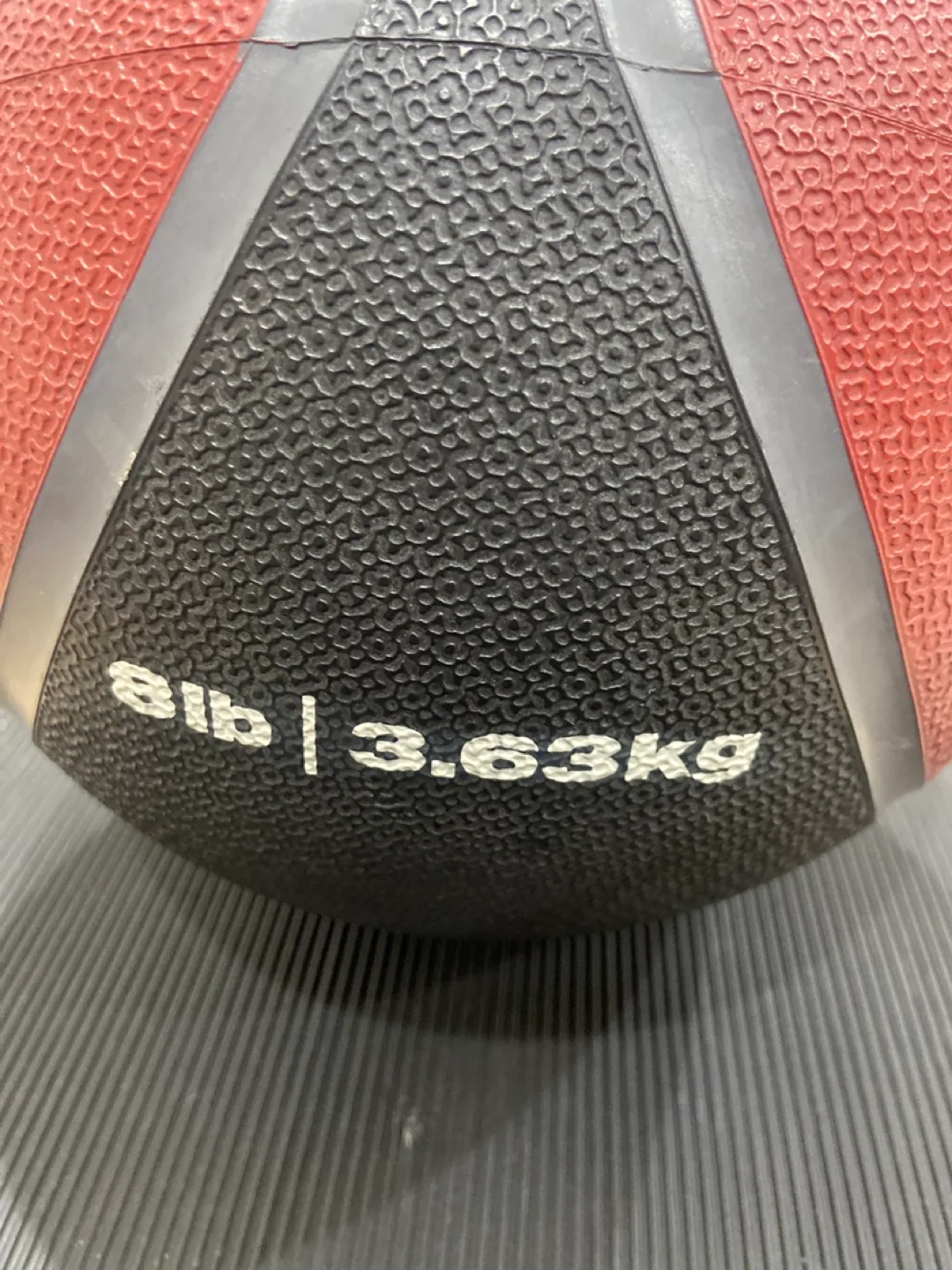Nike 8lb Medicine Ball image indicator(2)