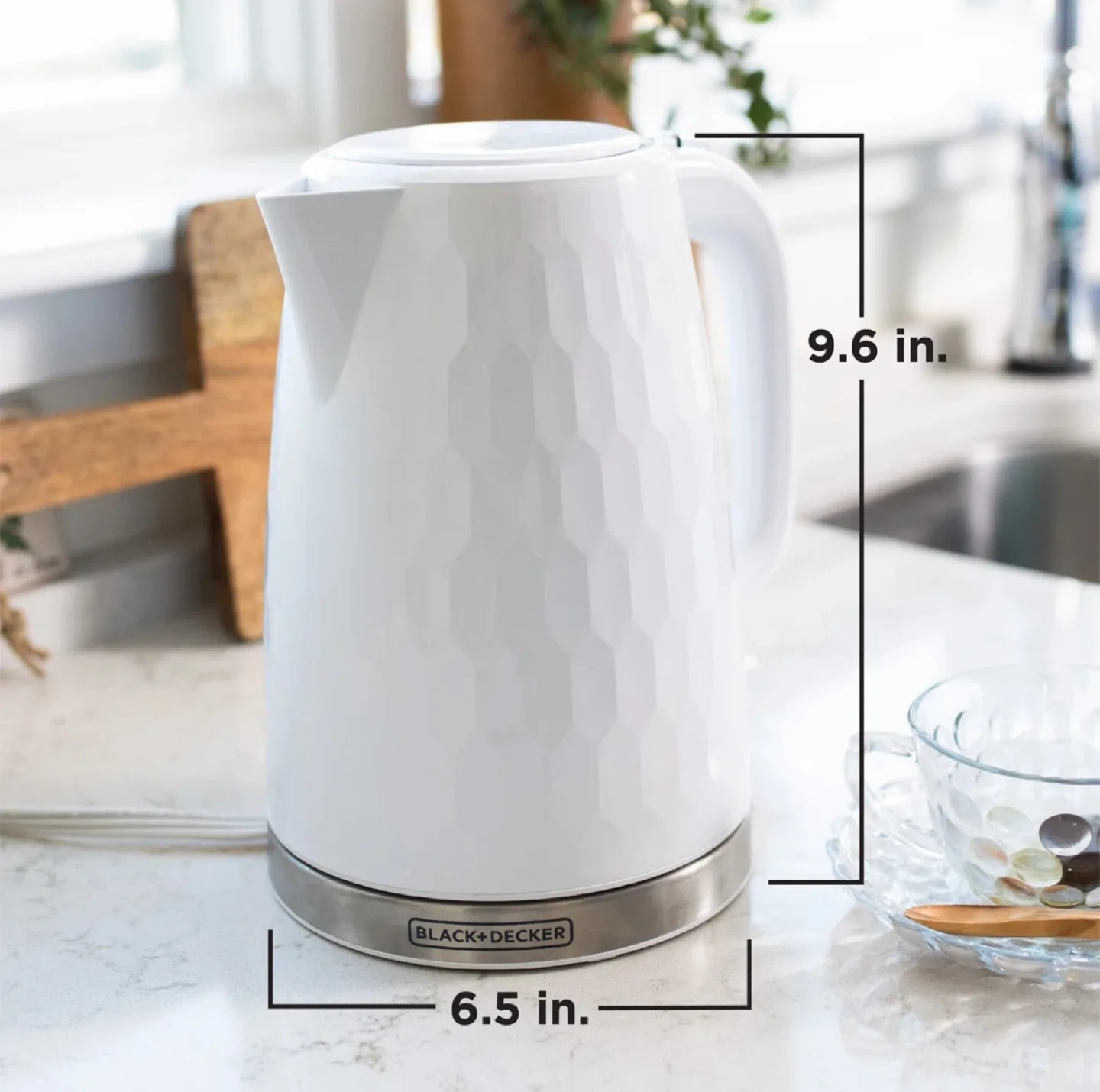 Black+Decker White Electric Kettle thumbnail
