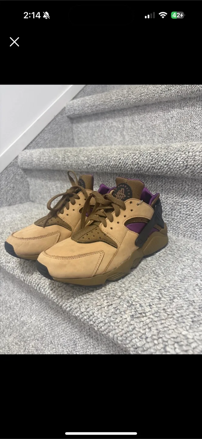 Nike Huarache Shoes - Tan/Purple thumbnail