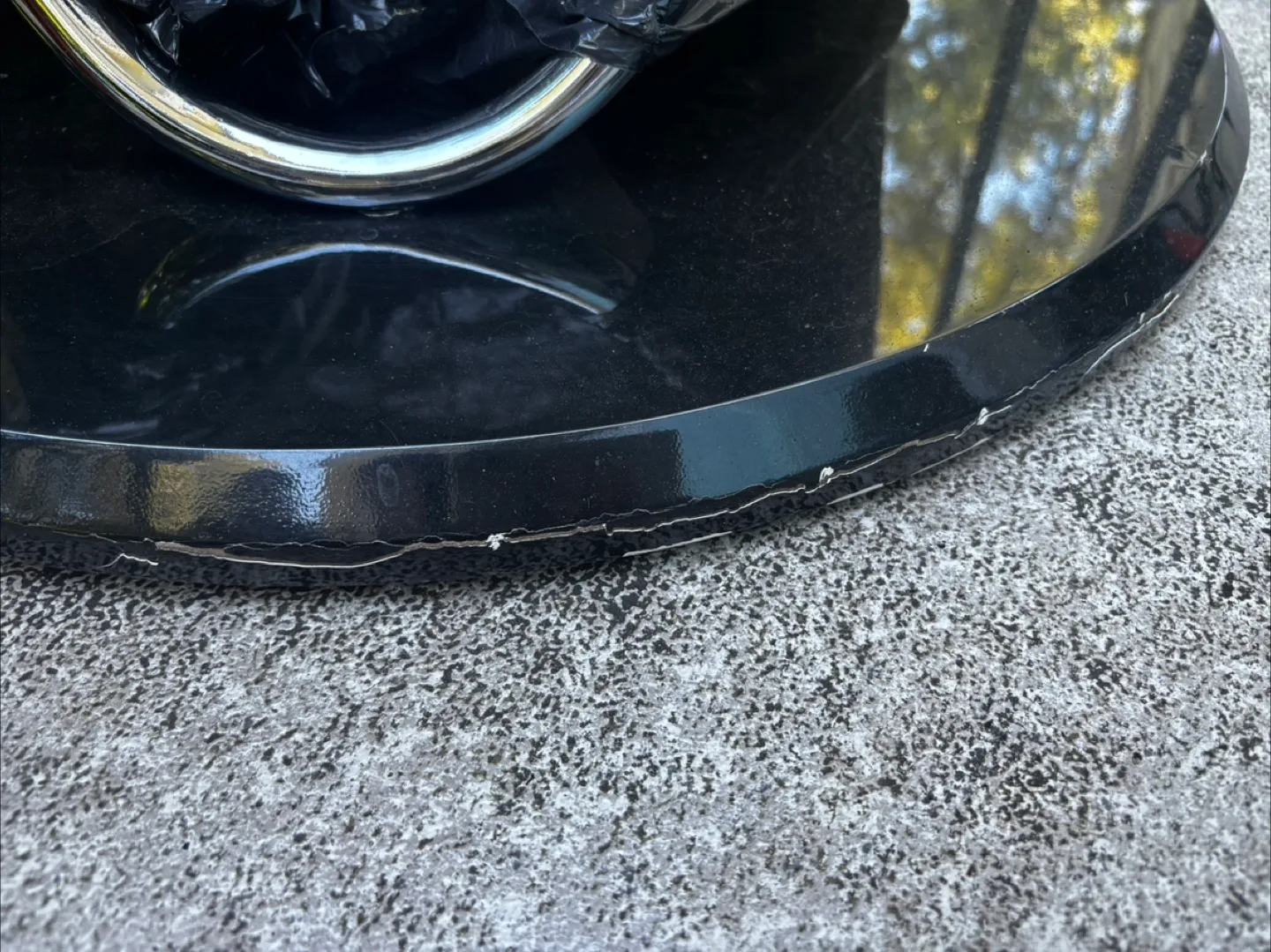 Glass Top Round Dining Table image indicator(4)