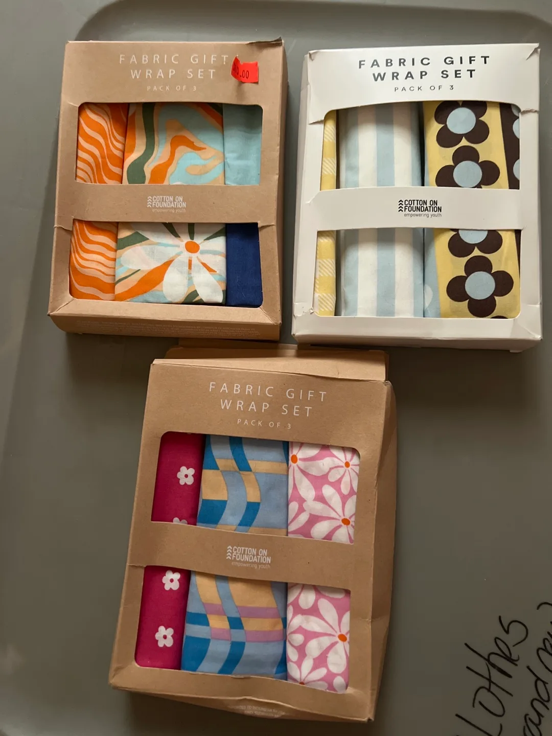 Material gift wrapping thumbnail