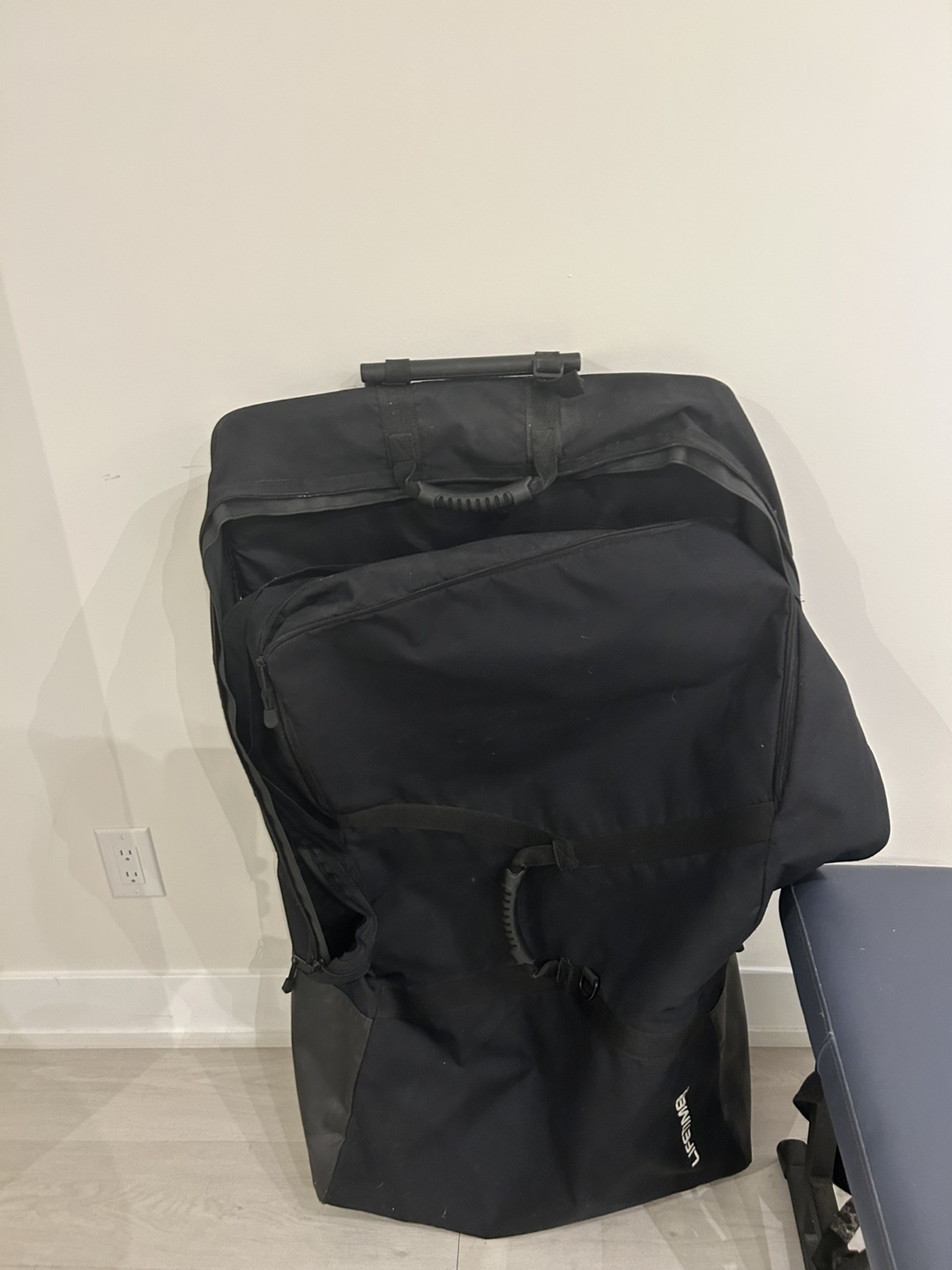 Chiropractic Table w/ Carry Case - photo 3