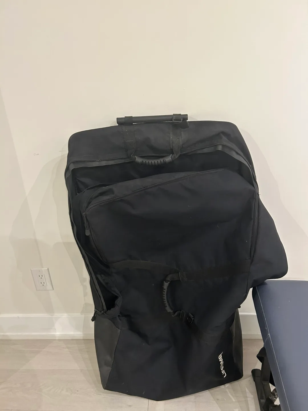 Chiropractic Table w/ Carry Case image indicator(3)