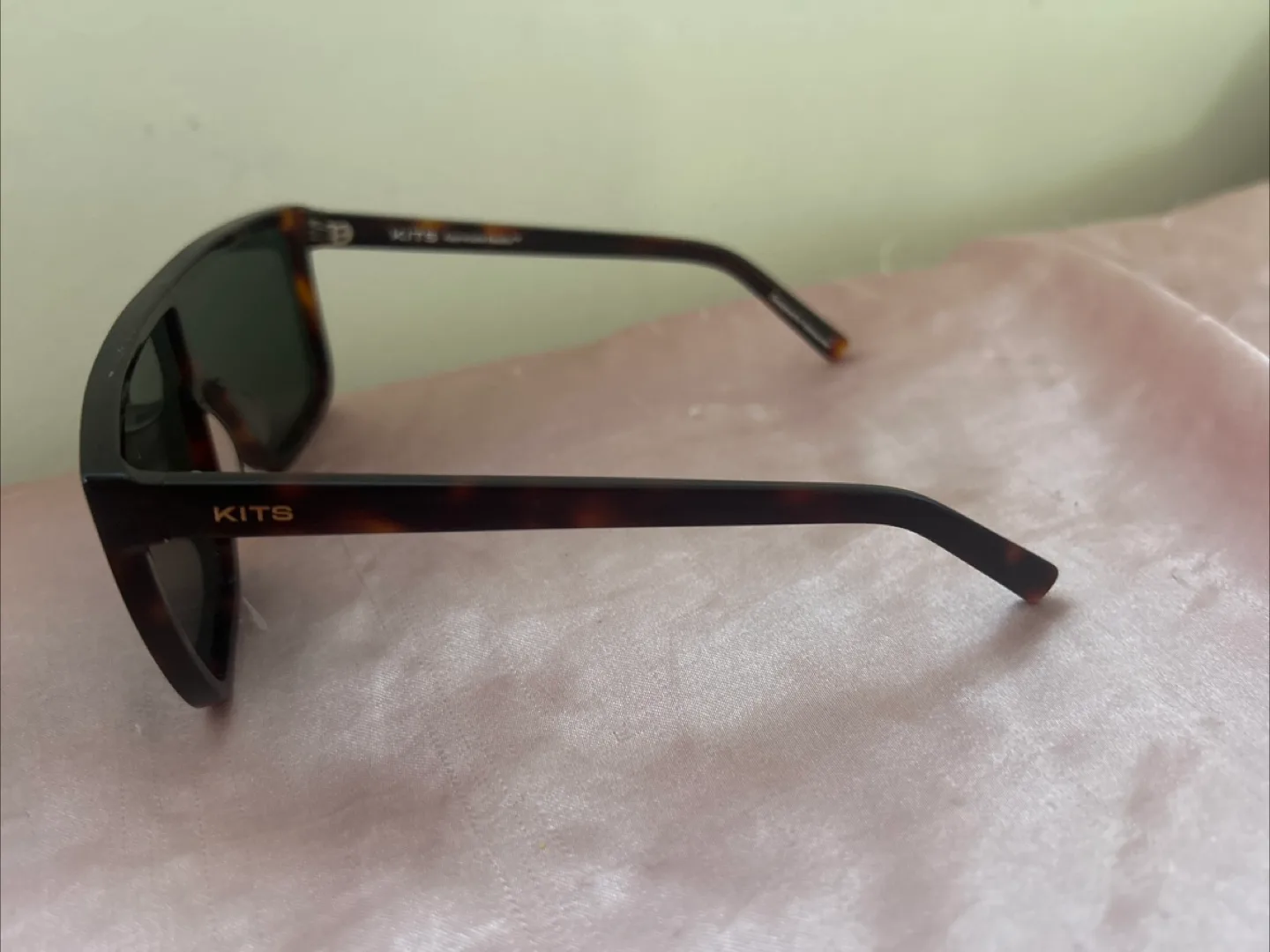 Stylish Sunglasses image indicator(4)