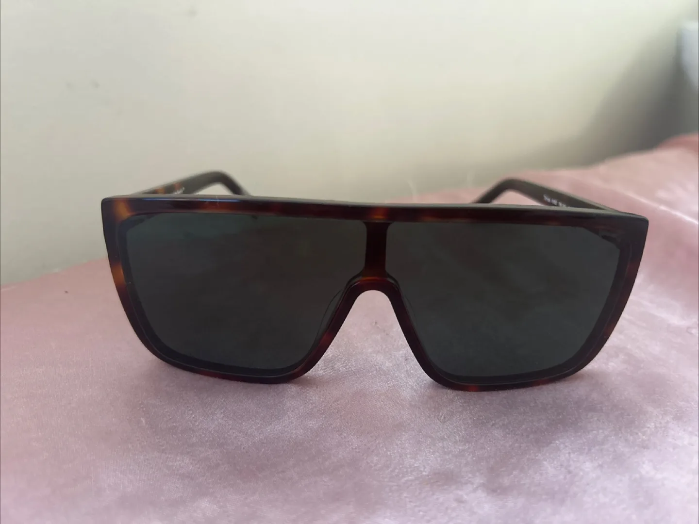 Stylish Sunglasses image indicator(3)