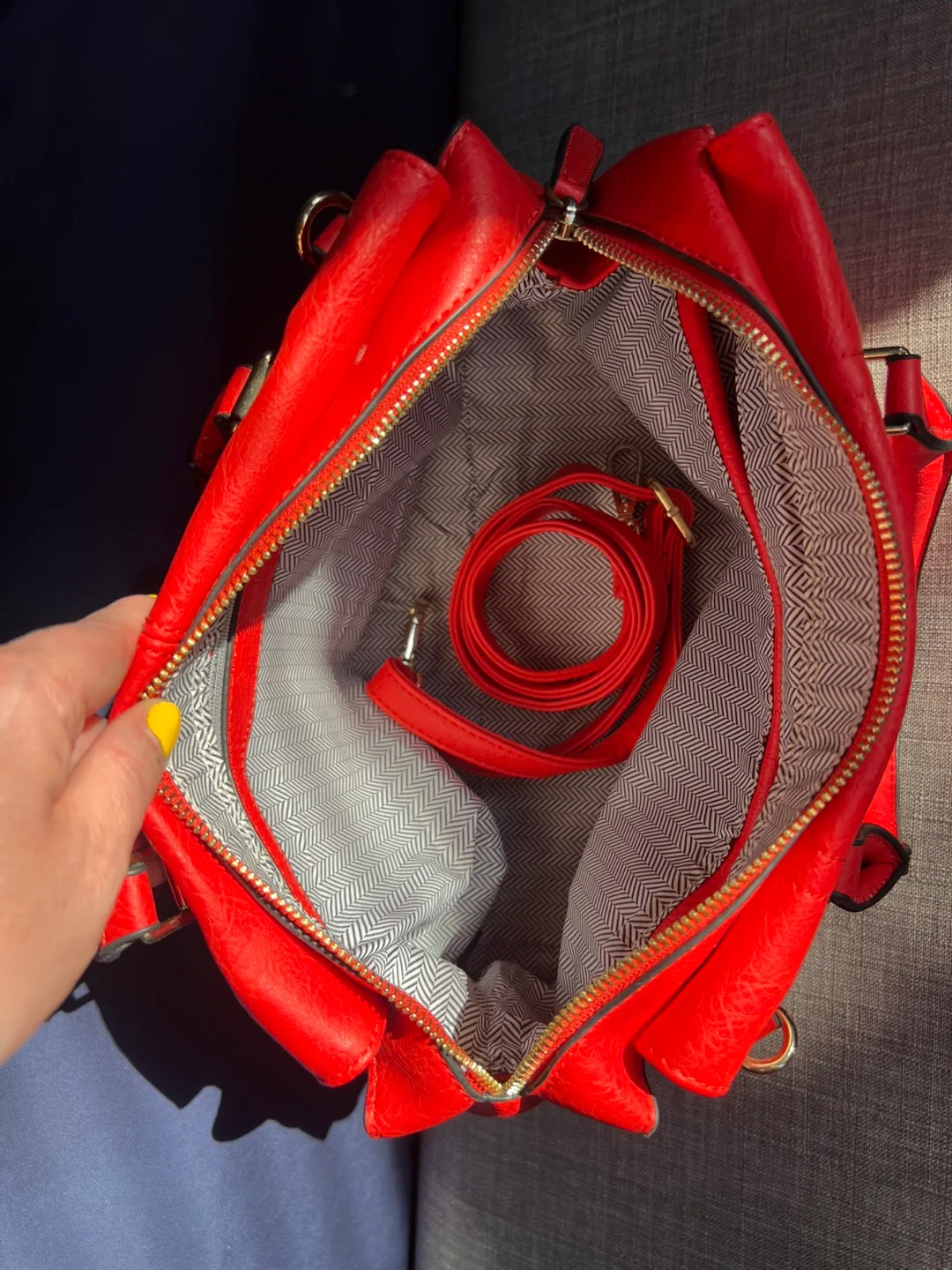 Red Woven Satchel Handbag image indicator(4)