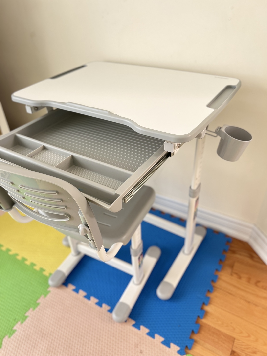 Pappy+Lucie Kids Adjustable Desk and Chair Set - photo 4