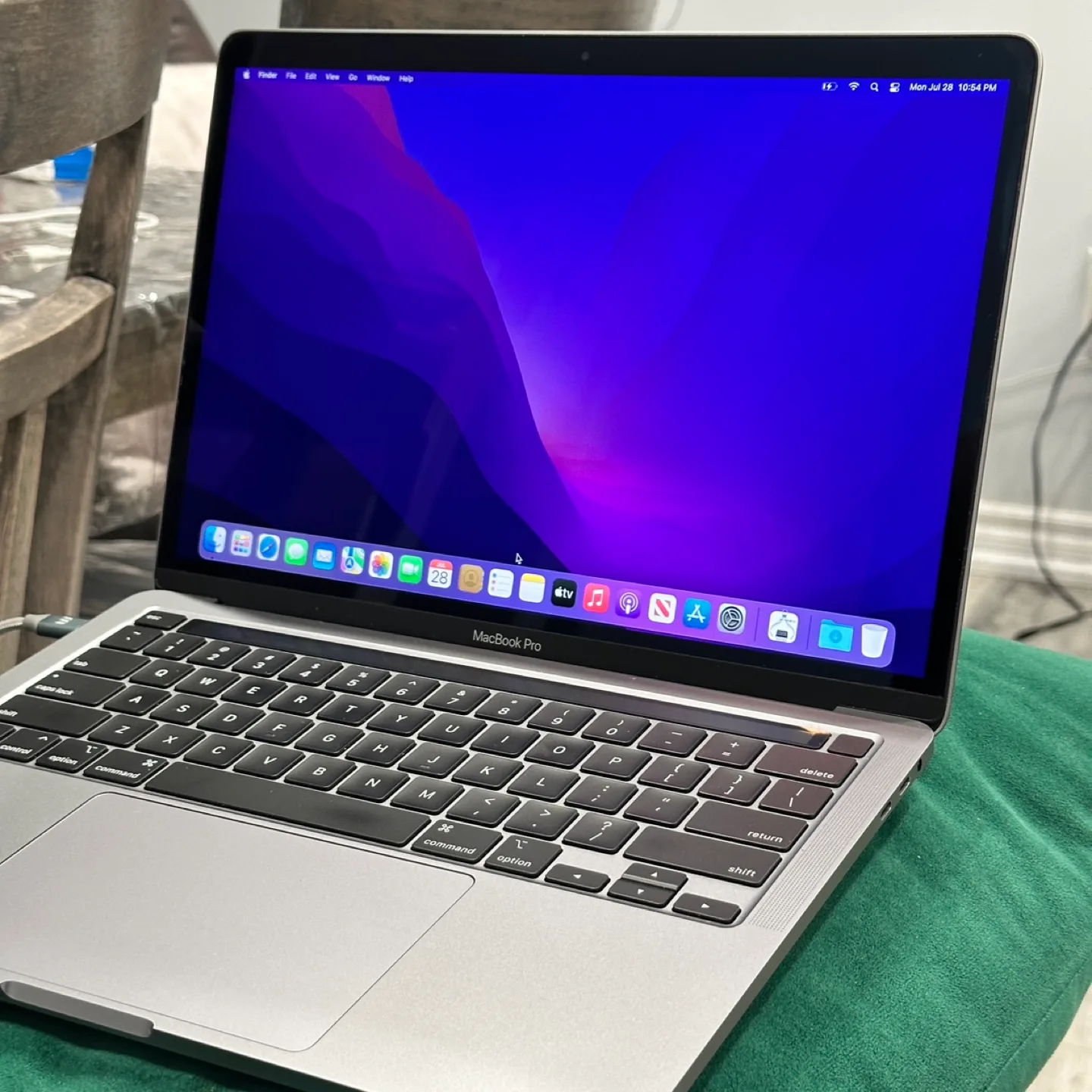 Apple MacBook Pro - 2020 - 13 inch - i5 16/512 GB image indicator(2)