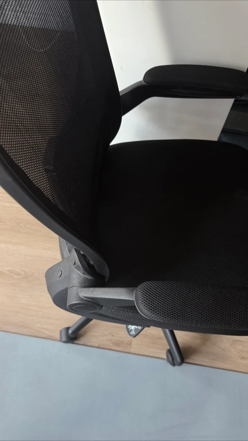 Ergonomic office chair thumbnail