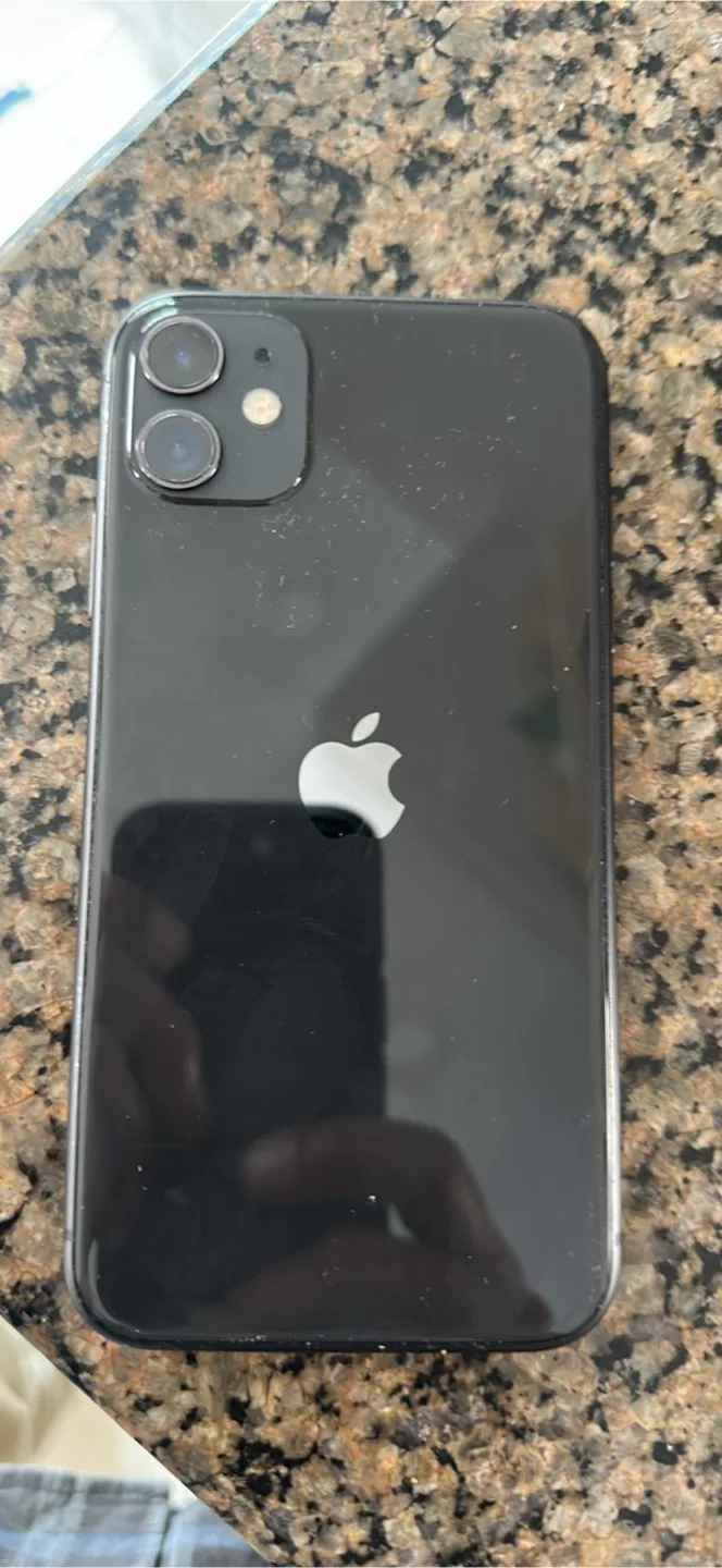iPhone 11 - Black thumbnail