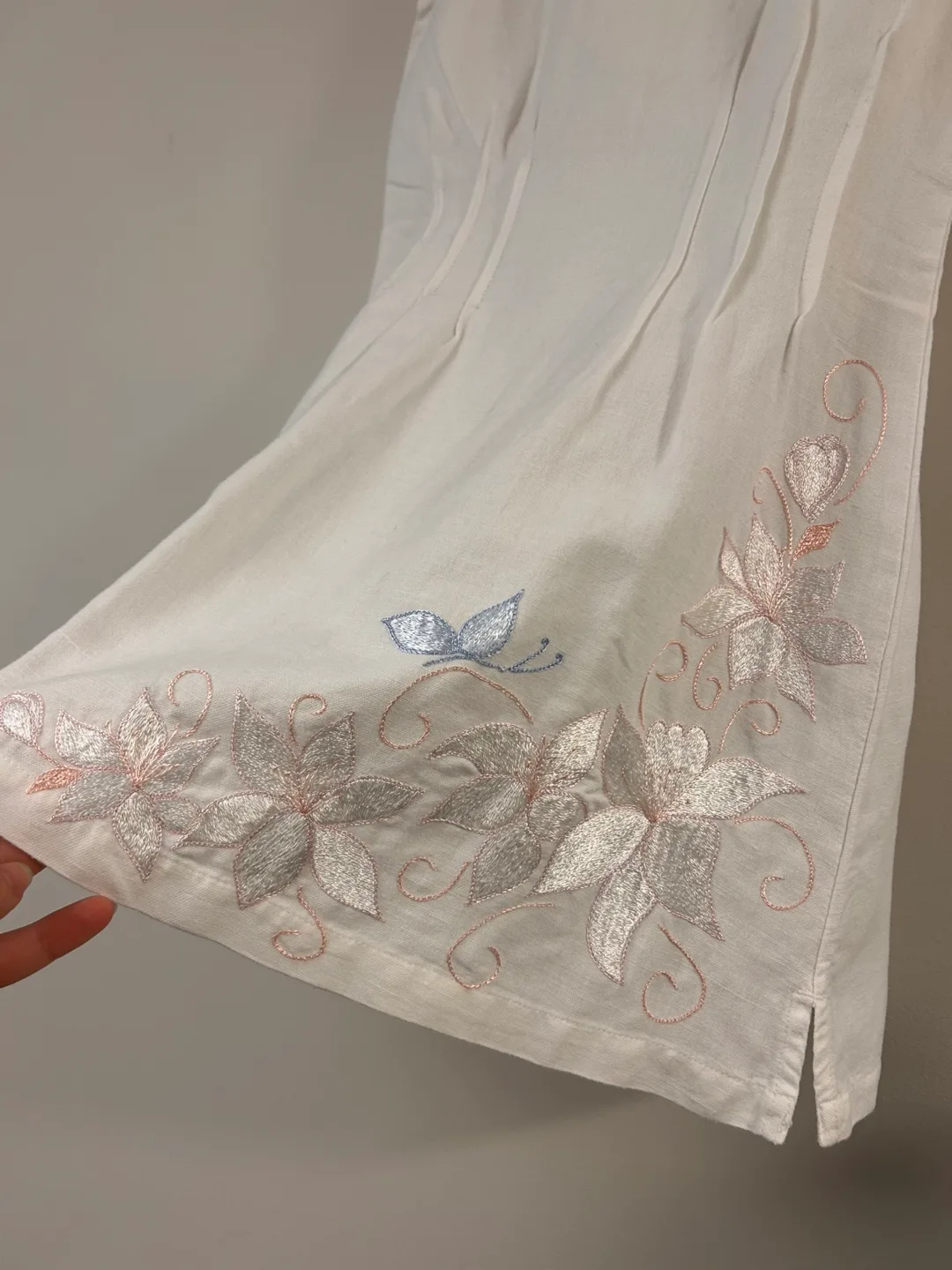 Hand-Embroidered Ukrainian Dress – Age 6–8 (110–125 cm) image indicator(2)