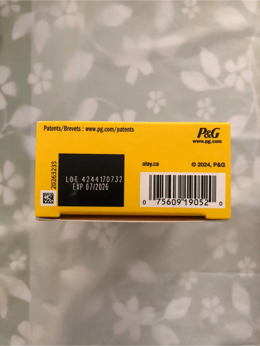 Unopened new arrived Olay Complete Moisturizing Lotion SPF 15 image indicator(3)