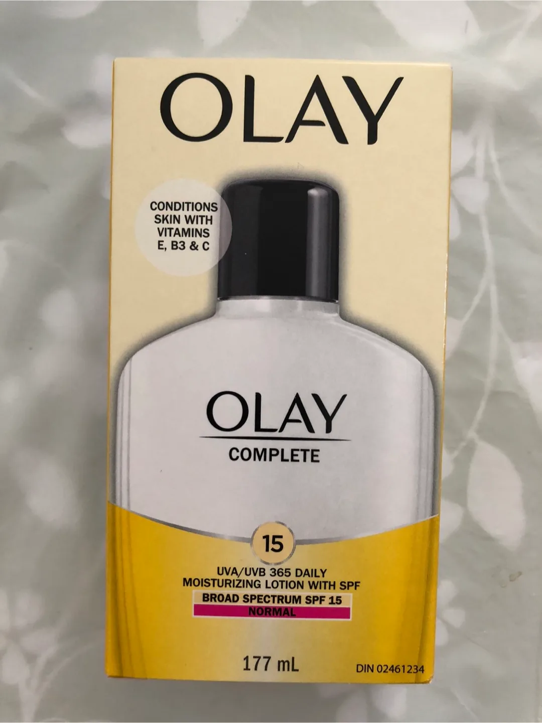 Unopened new arrived Olay Complete Moisturizing Lotion SPF 15 image indicator(4)