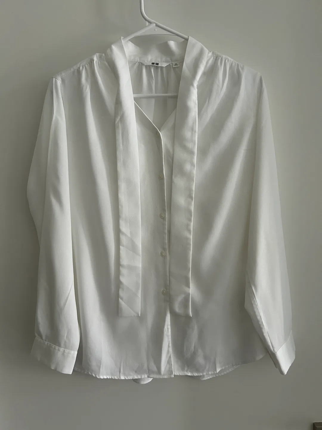 Women’s Uniqlo White Tie Neck Blouse - Size XS thumbnail