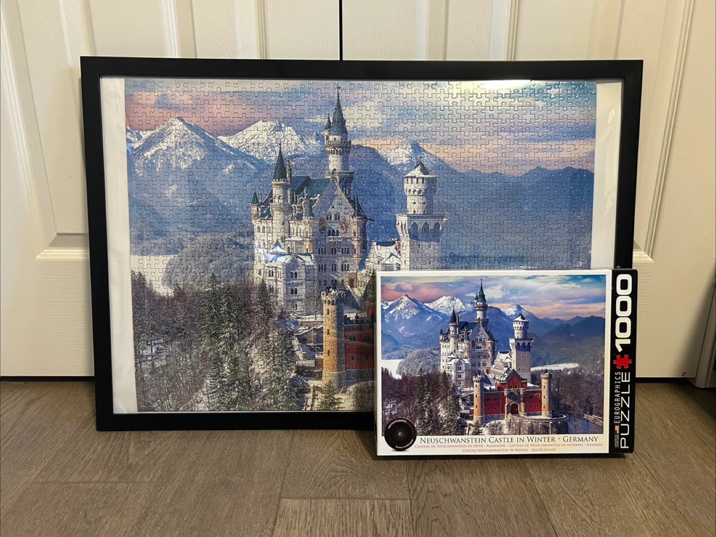Framed Neuschwanstein Castle 1000 Piece Puzzle image indicator(2)