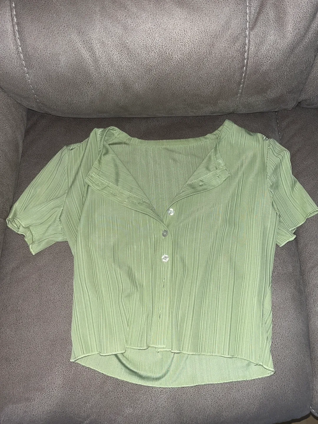 Green Button-Up Shirt Cropped thumbnail