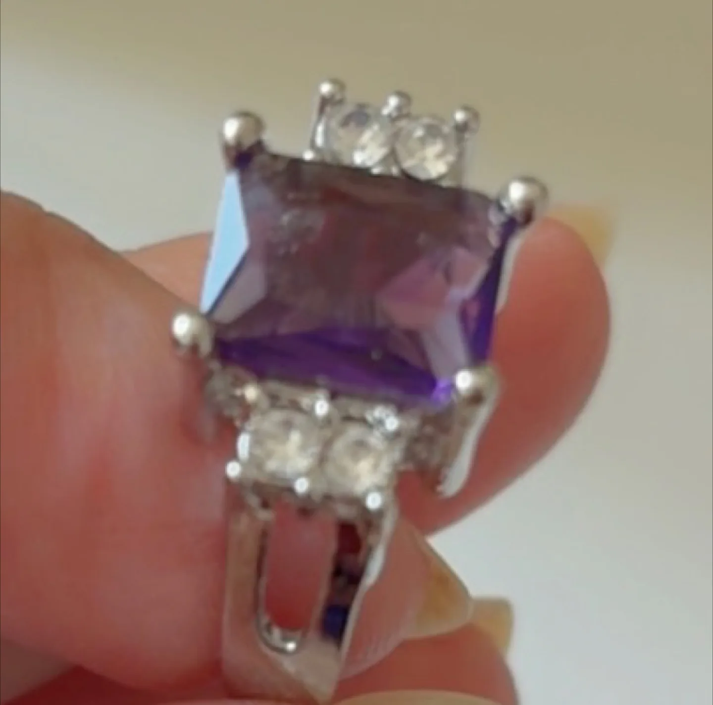 Stunning Silver Ring with Purple Stone! Size 7 image indicator(4)