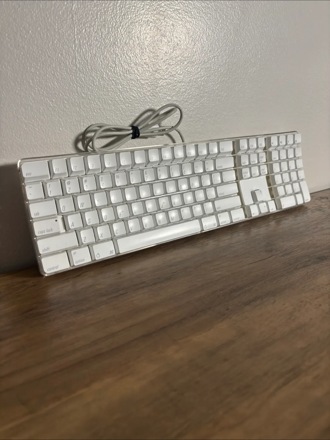 Apple A1048 Wired Keyboard - Like New thumbnail