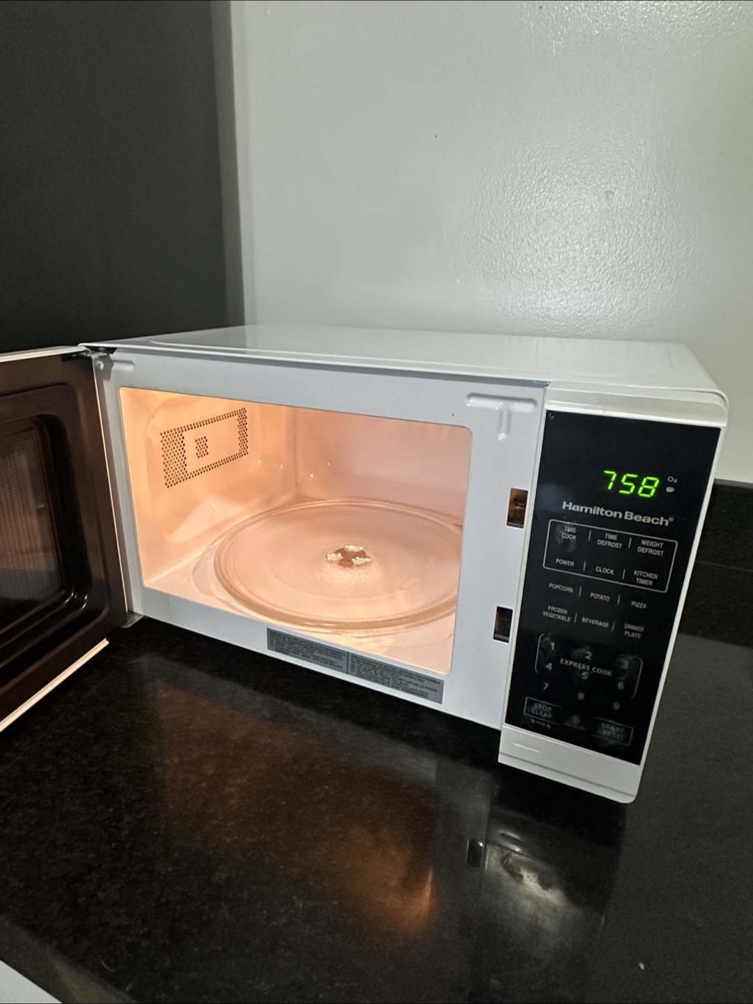 Hamilton Beach 0.7 cu ft Microwave - White