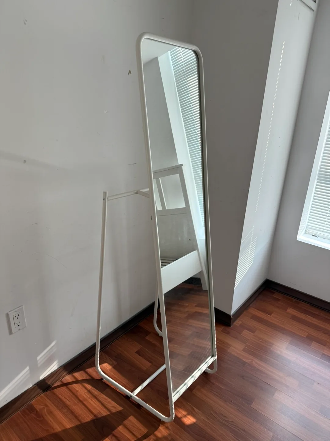 IKEA Knapper Standing Mirror - White image indicator(2)