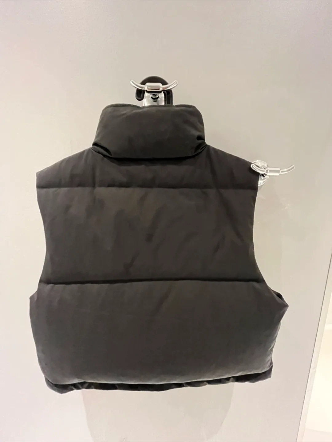 OFF THE LABEL Puffer Vest - Size S/M image indicator(2)