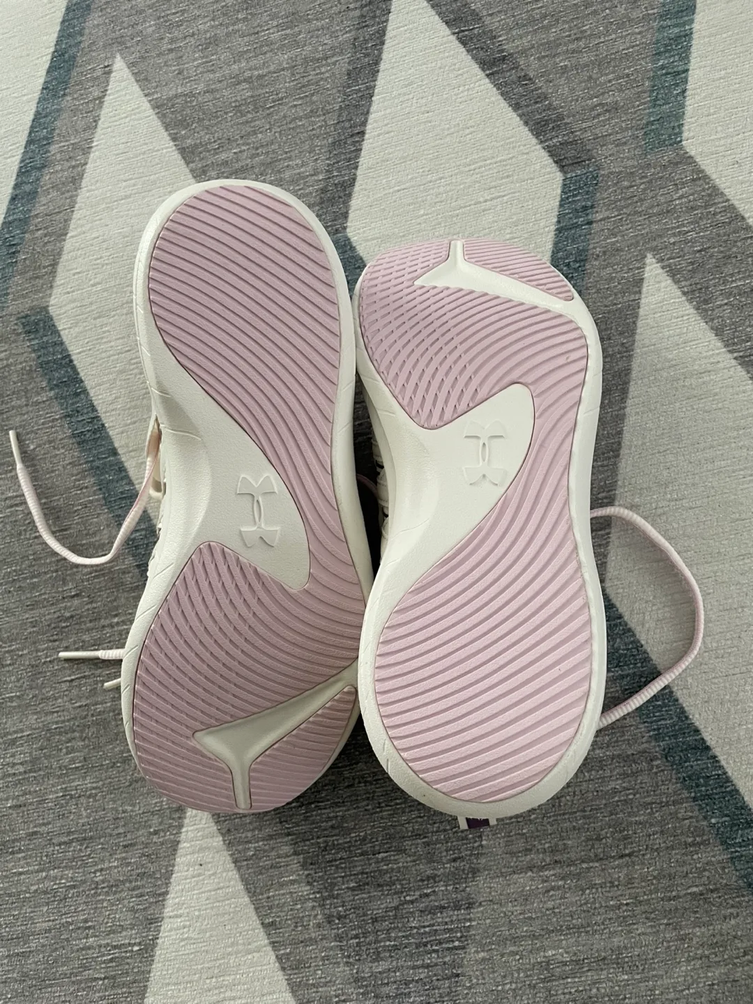 Under Armour Girl's Running Shoes - Size 3Y image indicator(3)