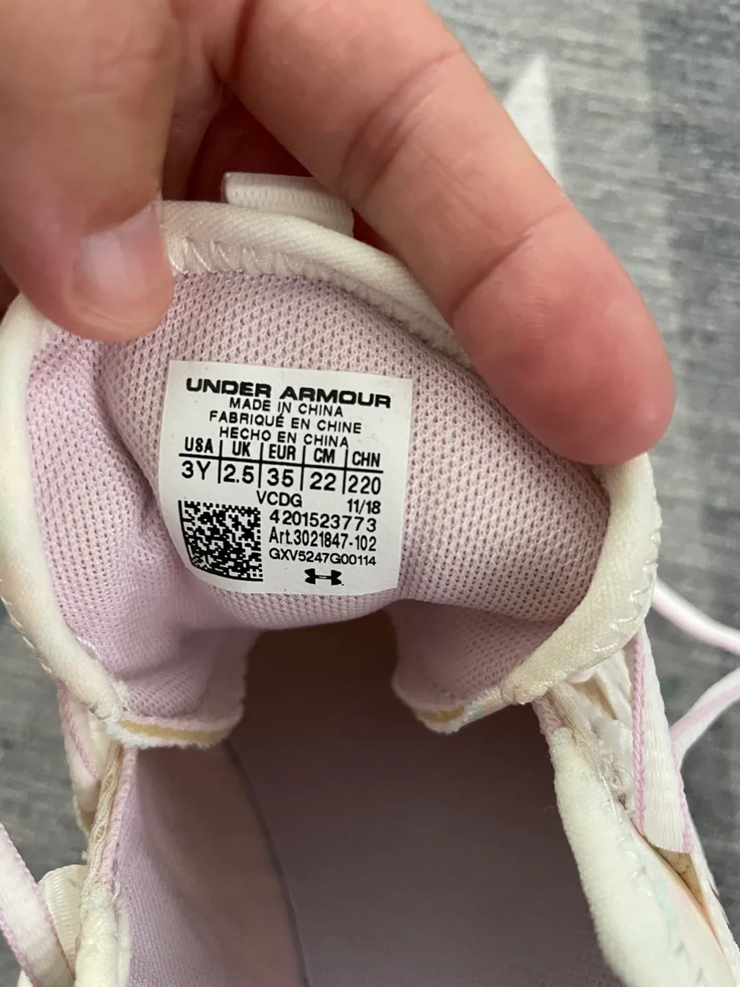 Under Armour Girl's Running Shoes - Size 3Y image indicator(4)