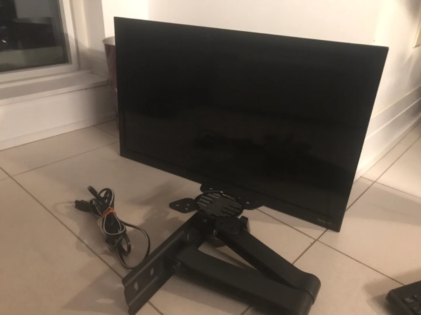 Roku  LED TV with Wall Mount  24” thumbnail