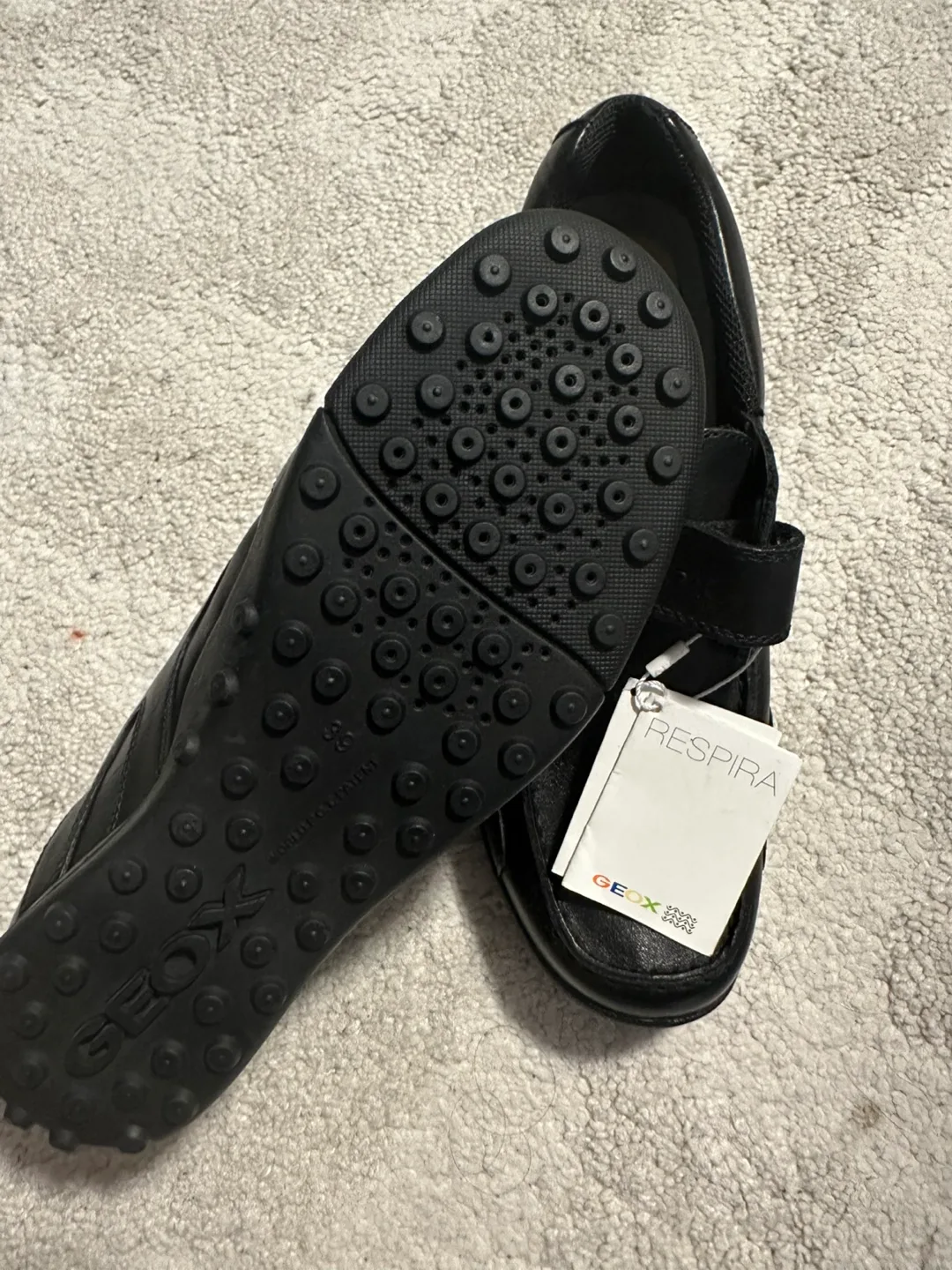 Geox Black Leather Shoes US 6 EUR 39 image indicator(2)