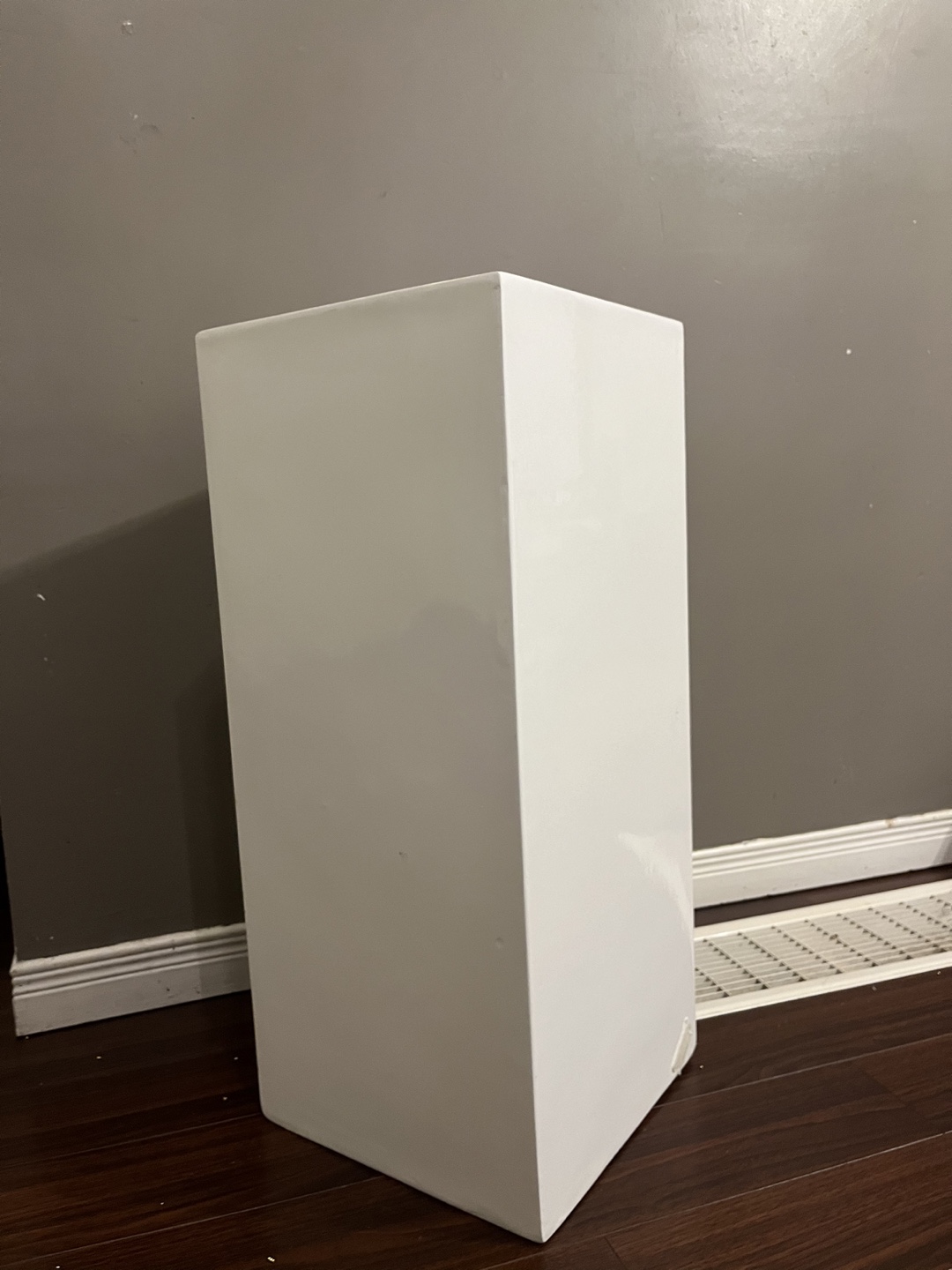 White Display Pedestal/plinth