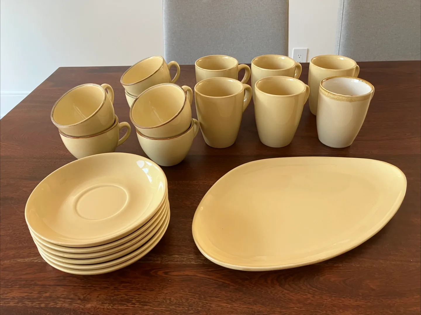 Light Yellow Tea Set thumbnail