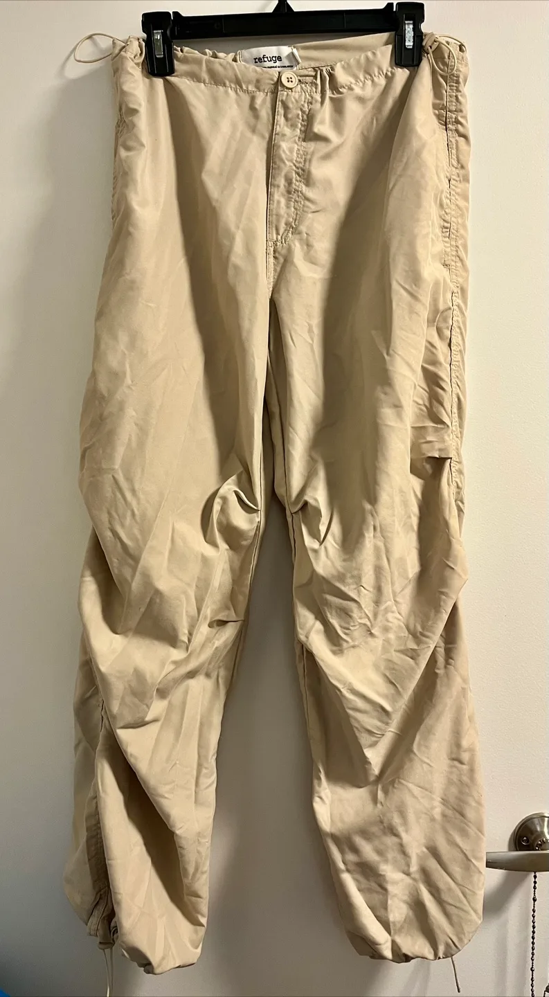 Refuge Beige Cargo Pants - Size M thumbnail