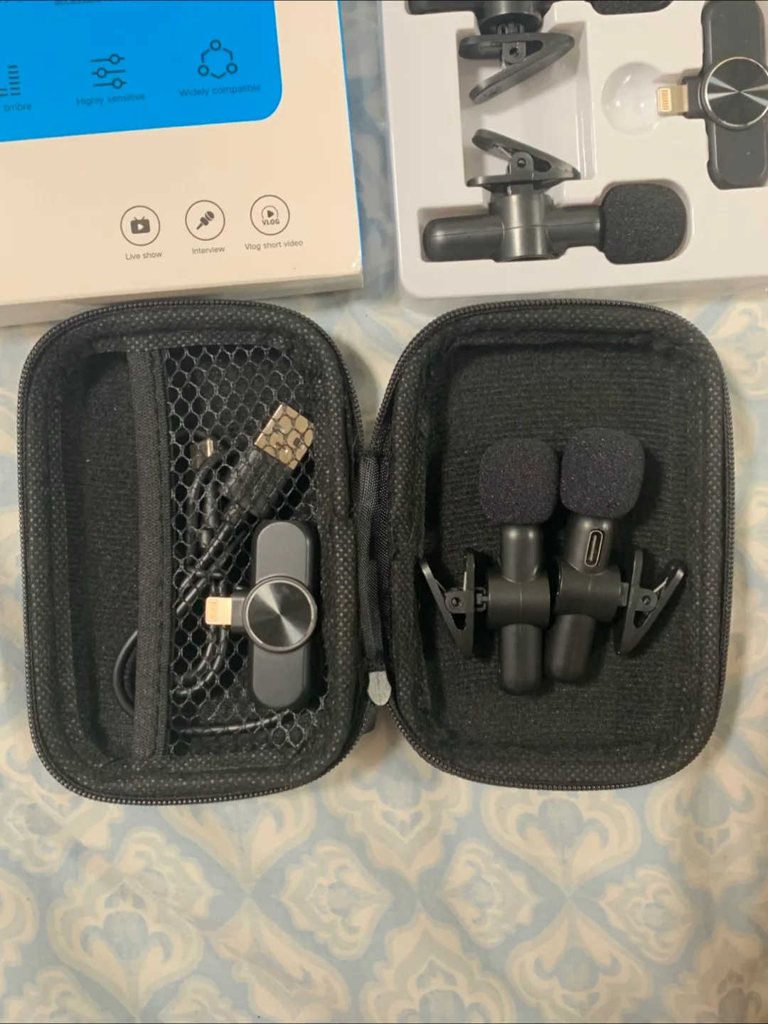 ‼️MOVING SALE‼️Wireless Microphones image indicator(3)