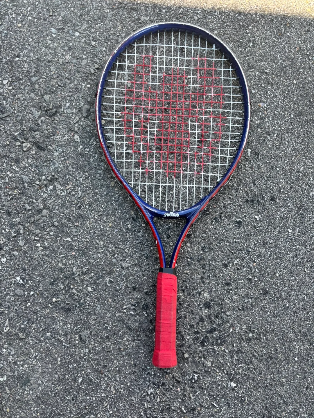 Wilson Spiderman Tennis Racquet image indicator(2)