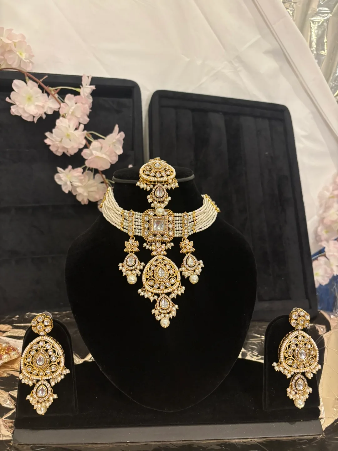Indian/Pakistani Jewellery Set - Gold & Pearl thumbnail