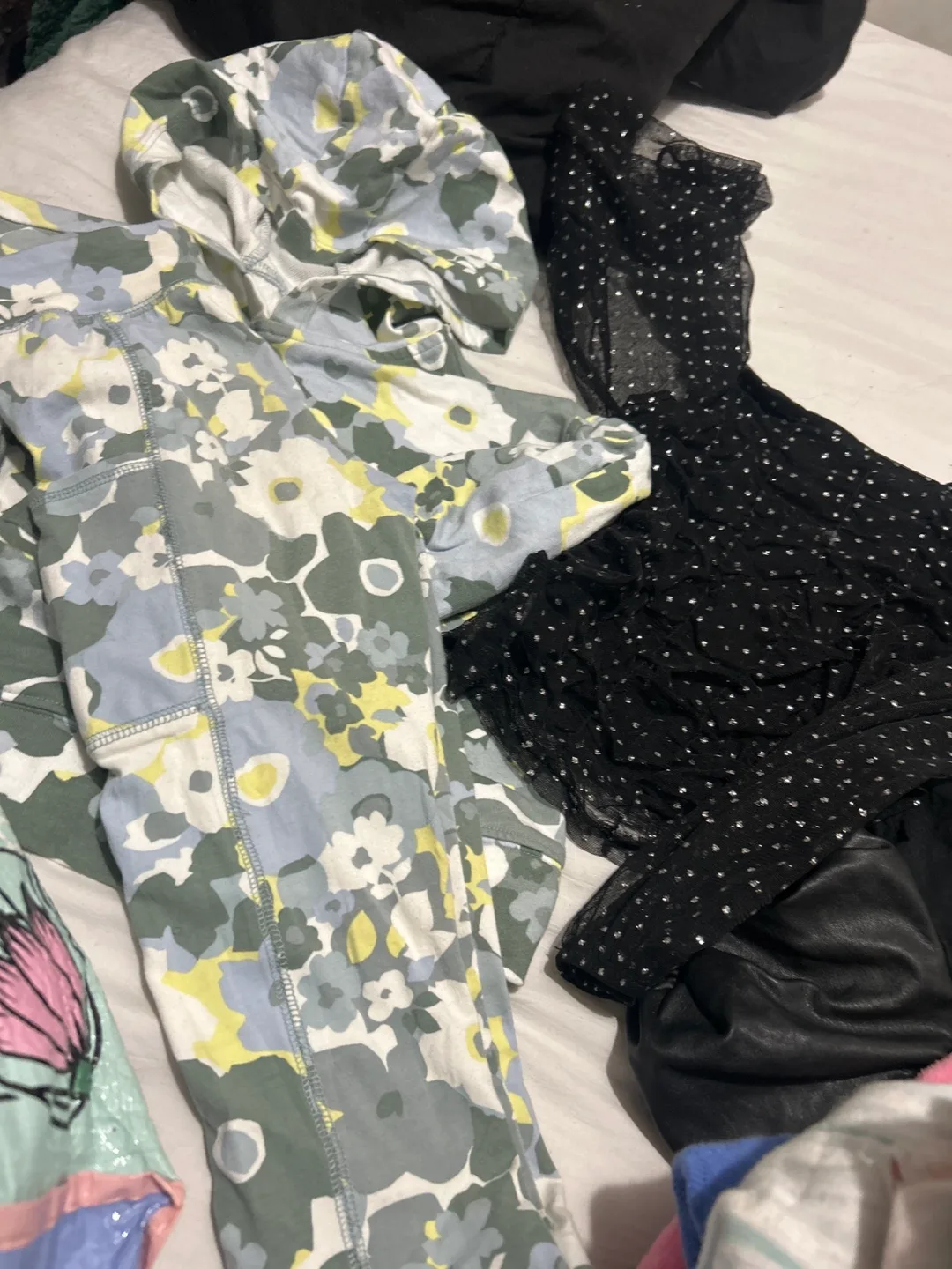 Mixed Kids Clothing Bundle image indicator(4)