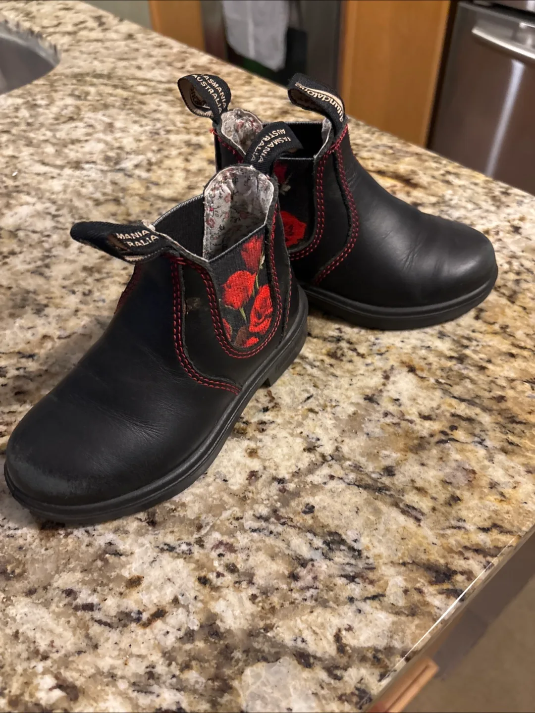 Blundstone Black Leather Boots - Size 8 thumbnail