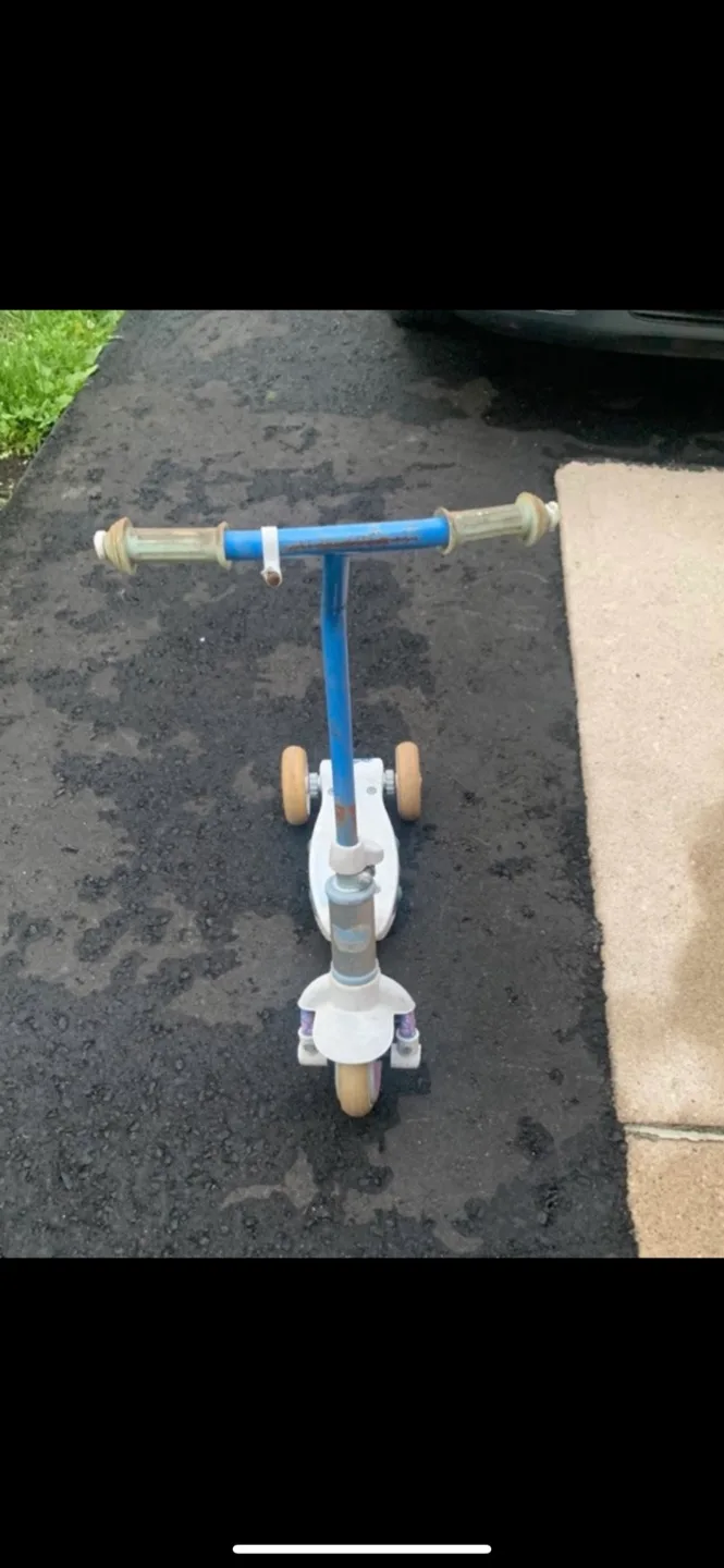 Tricycle with Parent Handle Bar and Scooter Set image indicator(6)