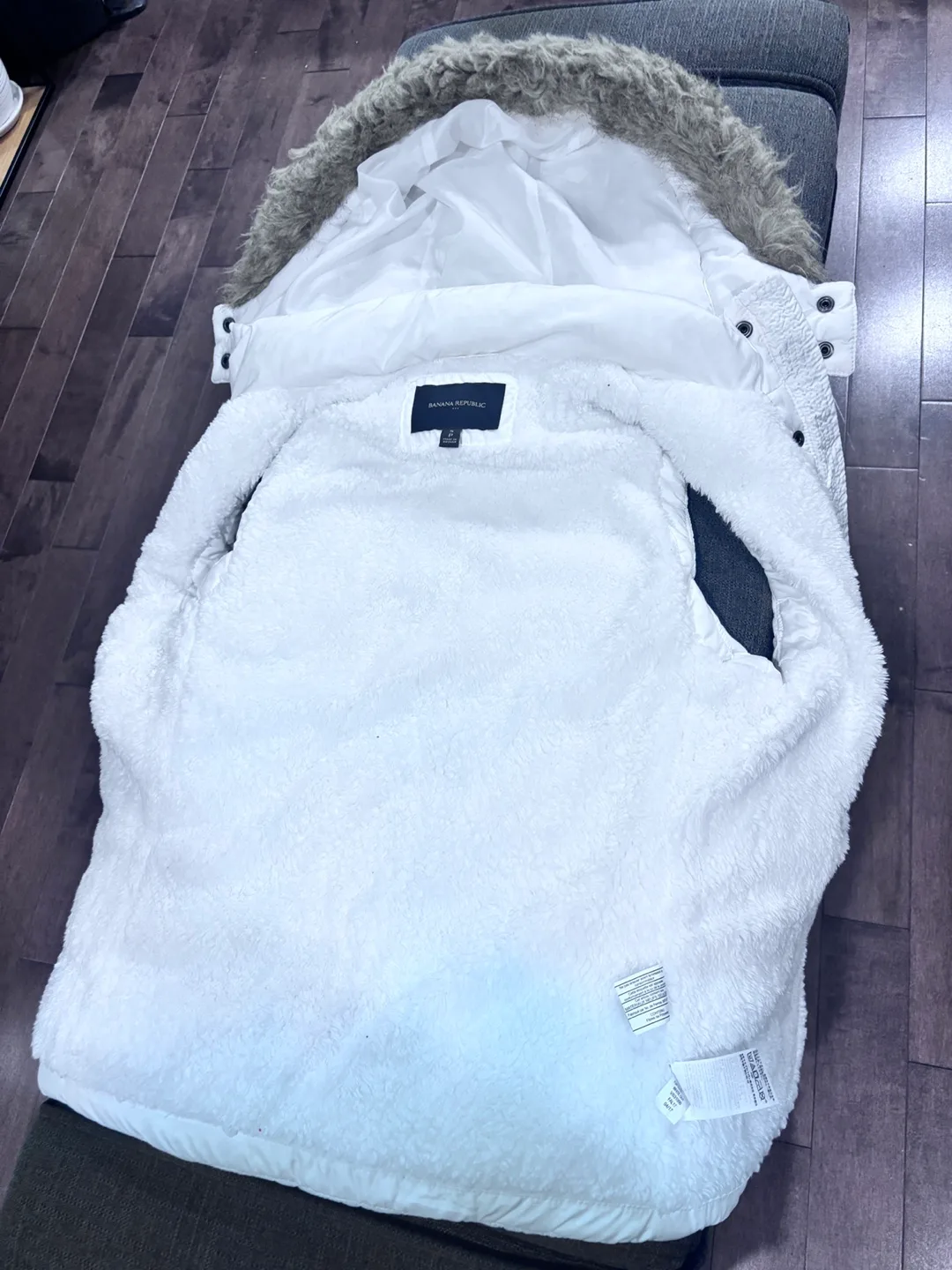 Banana Republic White Puffer Vest - Size S image indicator(4)