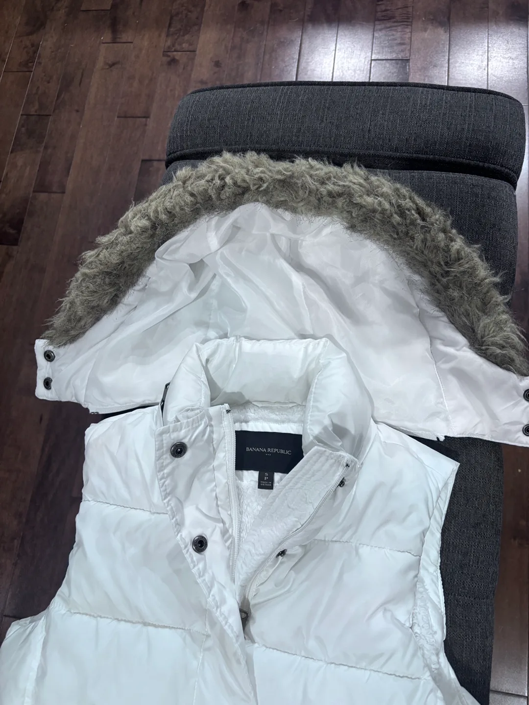 Banana Republic White Puffer Vest - Size S image indicator(3)