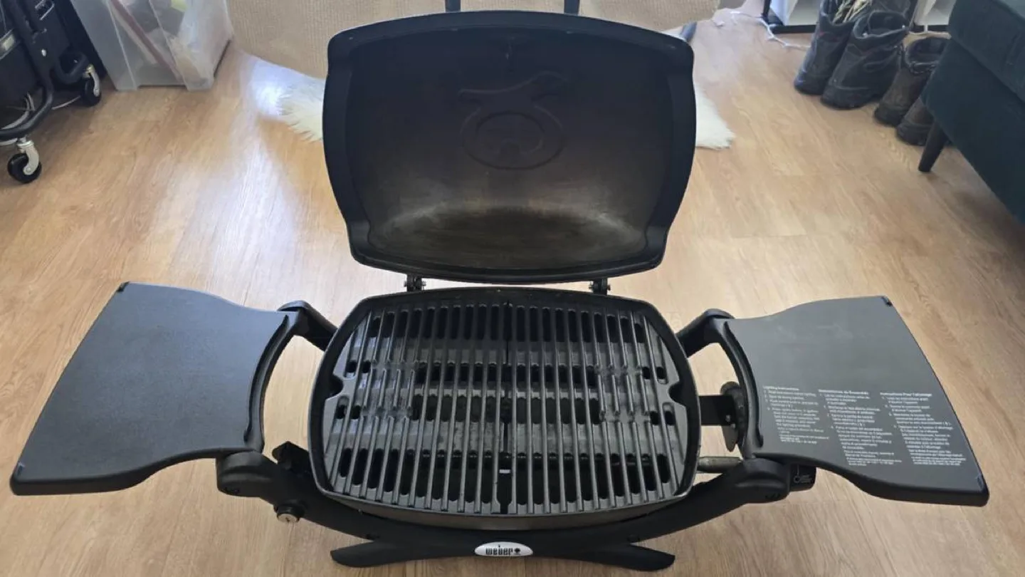 Weber Q 1200 Portable BBQ (Propane) + 3 Tanks of Propane image indicator(2)