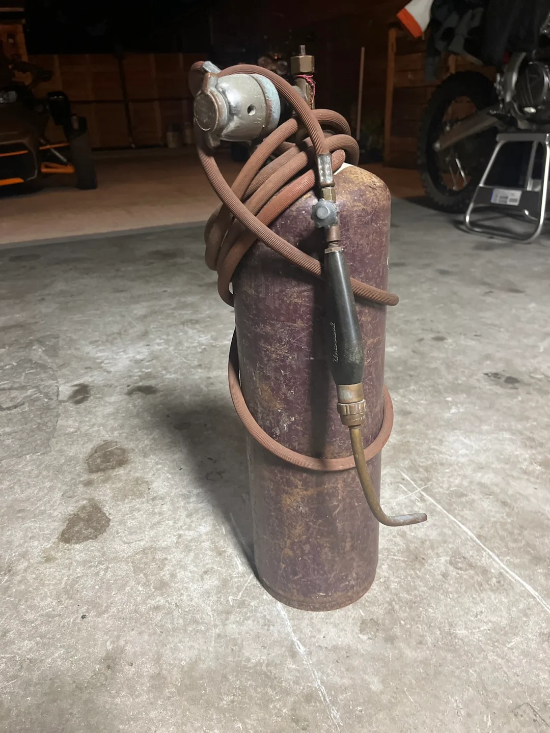 Welding Tank with Hose thumbnail