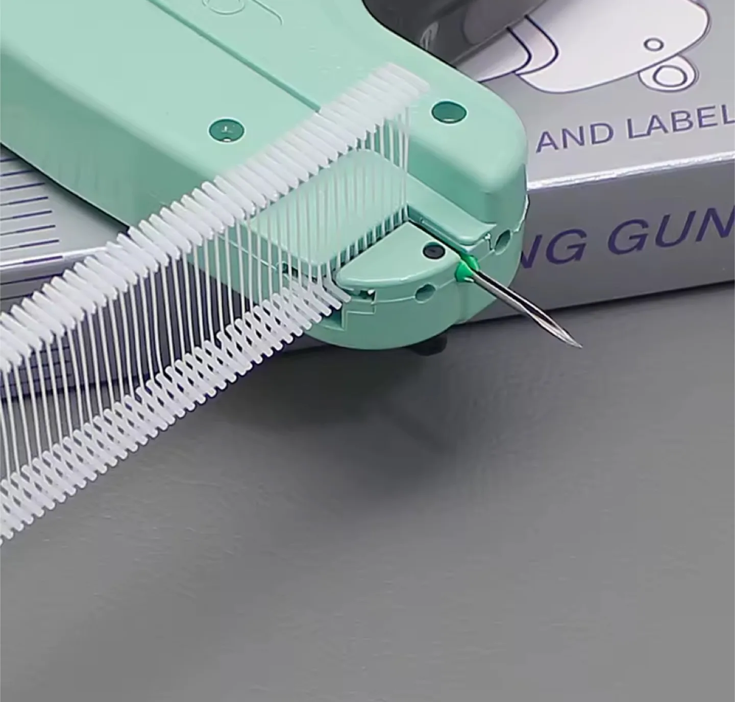 Label / Tagging / Stitch Gun Kit with Needle and Barbs image indicator(8)