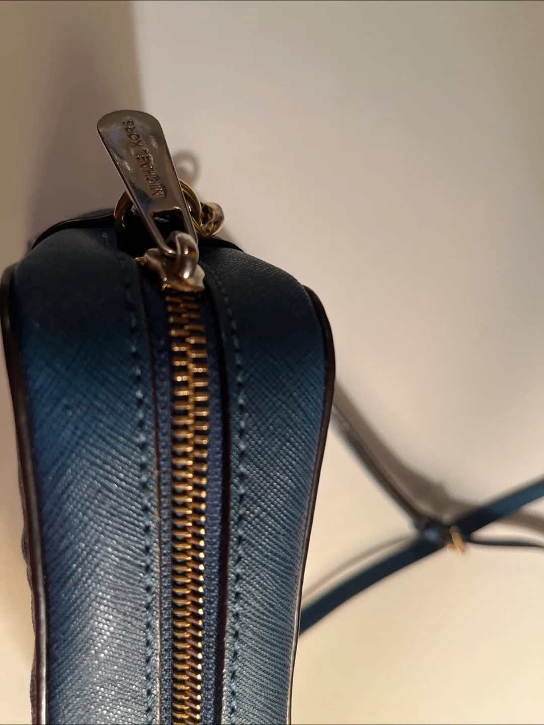 Michael Kors Blue leather  Crossbody Bag image indicator(3)
