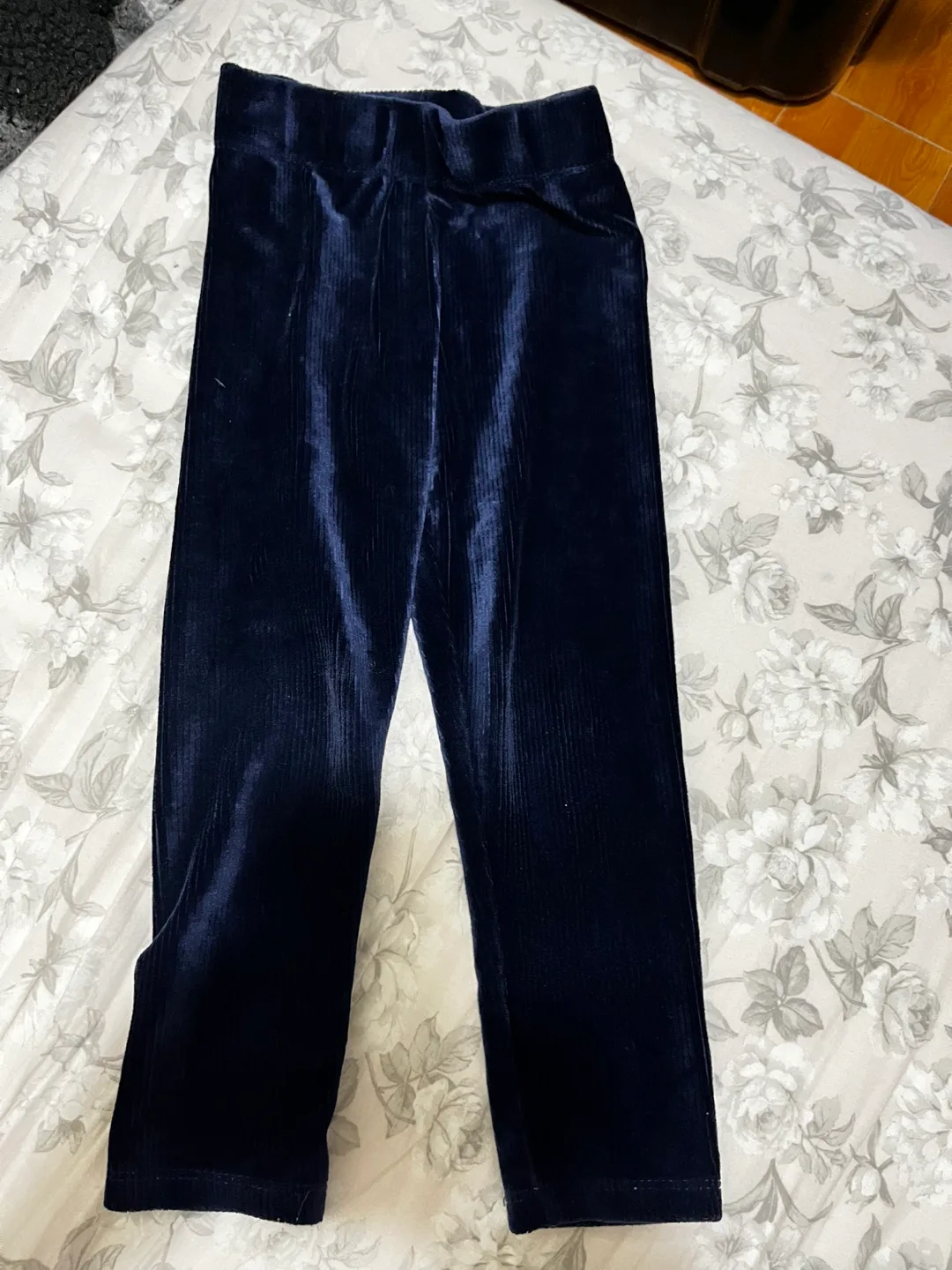 Girls' Clothing Bundle: Swimsuit, Dresses, T-Shirt, Leggings image indicator(7)