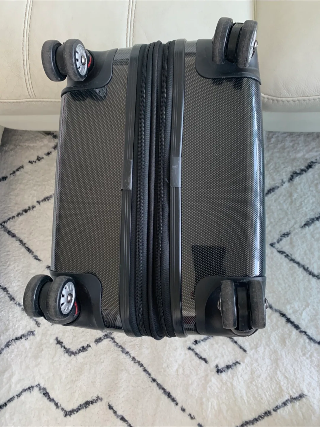 Excellent Black Shiny Hardshell Suitcase - “iFly” image indicator(6)